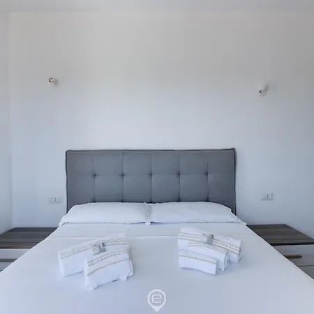 Orange 4 - Aircon - Balcony