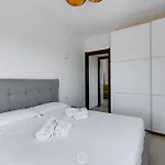 Orange 4 *