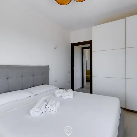 Orange 3 *